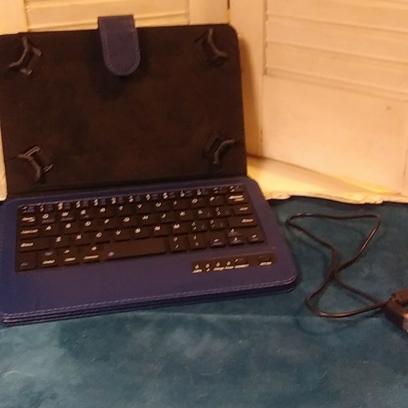 Cooper Infinite Executive Keyboard With Blue Case for 7, 7.9, 8" Tablets New - Picture 6 of 8